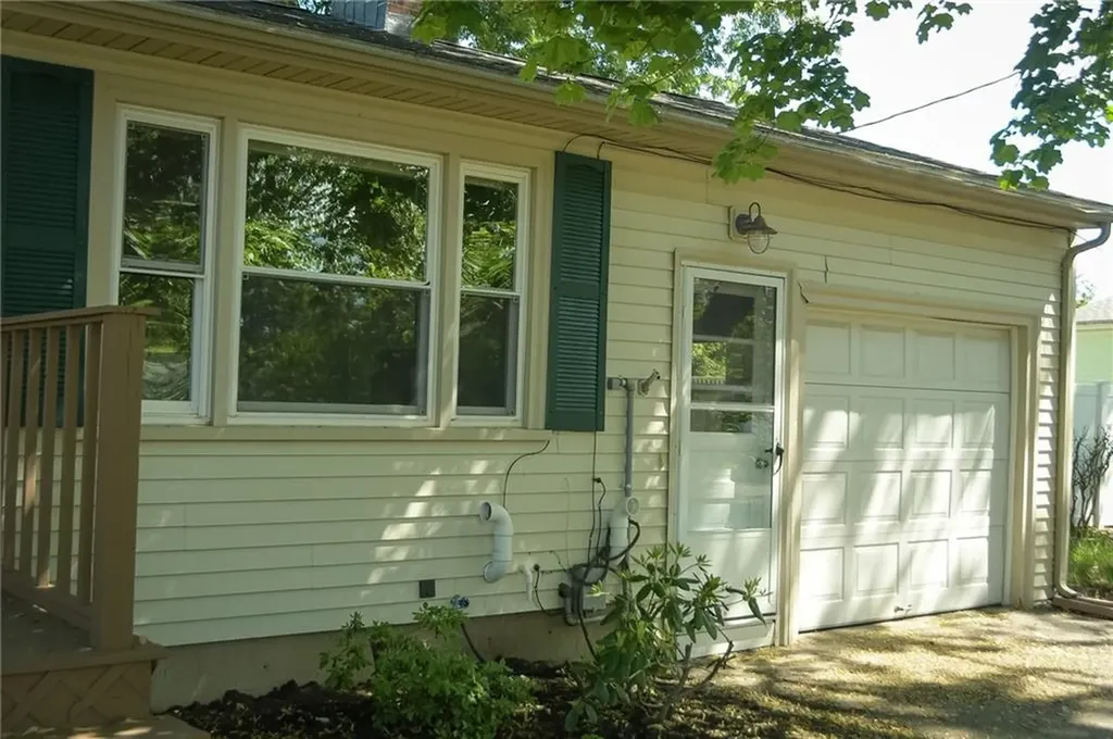 23 Perkins Street Warwick RI 02886