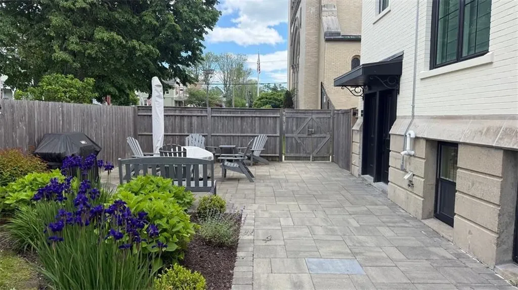2 Eastnor Road Newport RI 02840