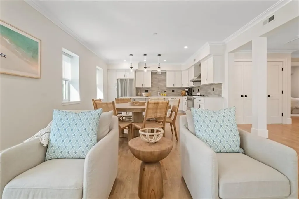 2 Eastnor Road Newport RI 02840