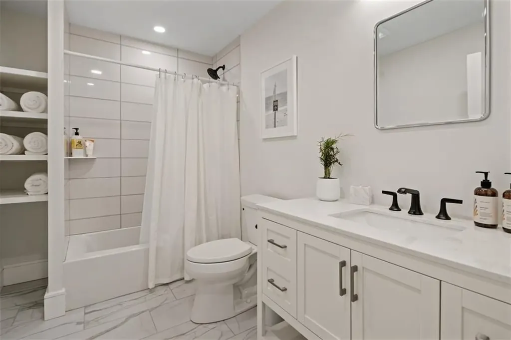 2 Eastnor Road Newport RI 02840