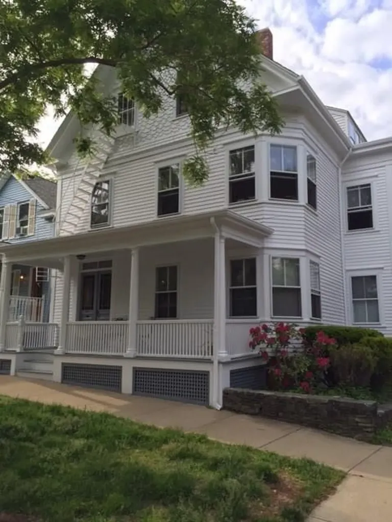 44 Constitution Street Bristol RI 02809
