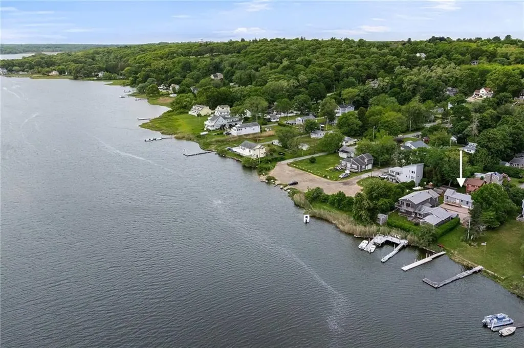 39 Edwards Avenue South Kingstown RI 02879