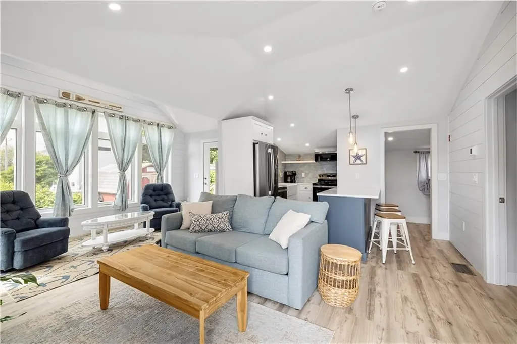 39 Edwards Avenue South Kingstown RI 02879