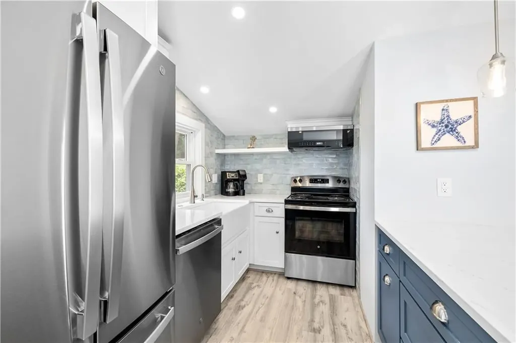 39 Edwards Avenue South Kingstown RI 02879