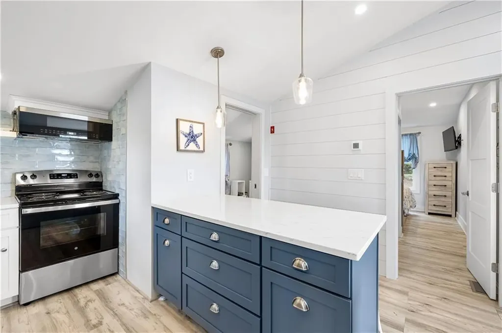 39 Edwards Avenue South Kingstown RI 02879