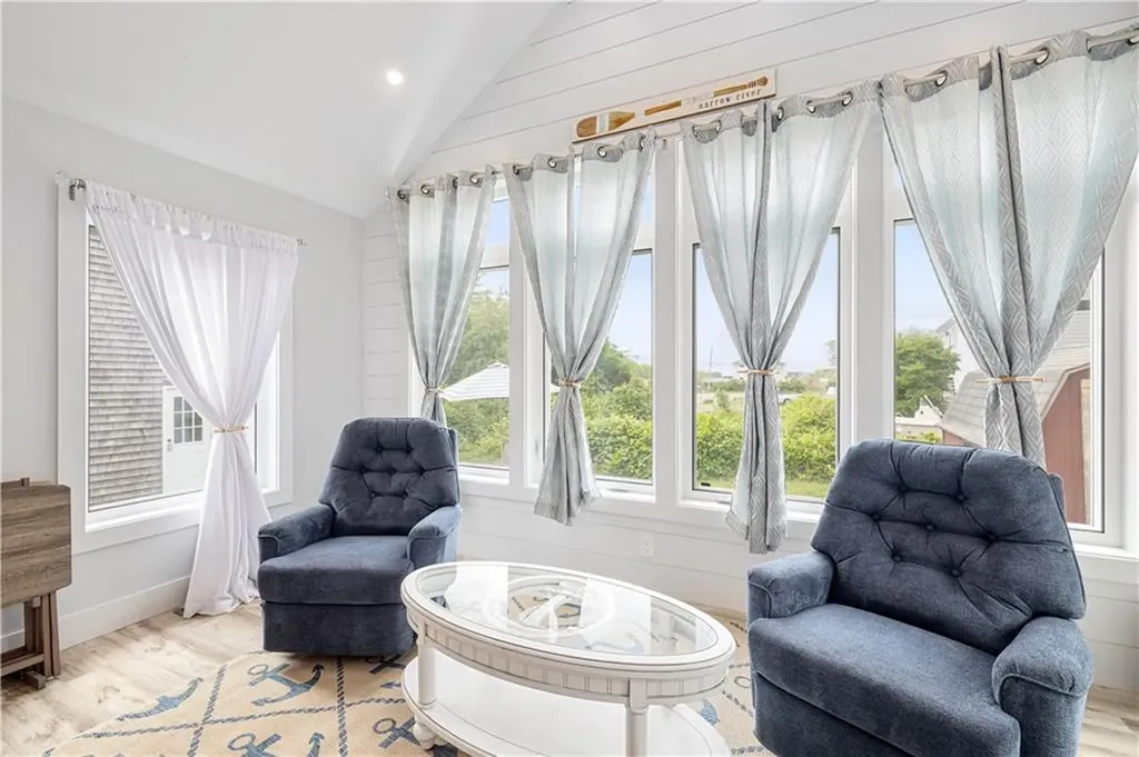 39 Edwards Avenue South Kingstown RI 02879