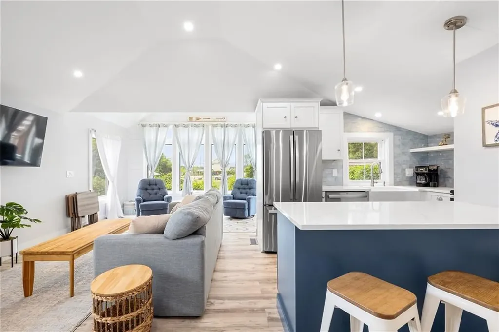 39 Edwards Avenue South Kingstown RI 02879