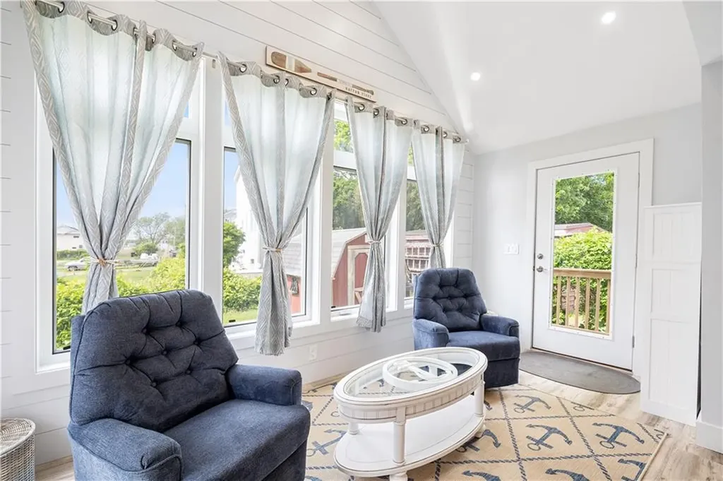39 Edwards Avenue South Kingstown RI 02879