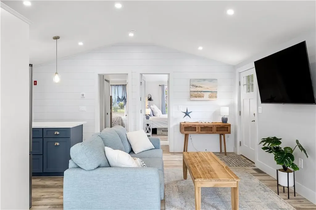 39 Edwards Avenue South Kingstown RI 02879