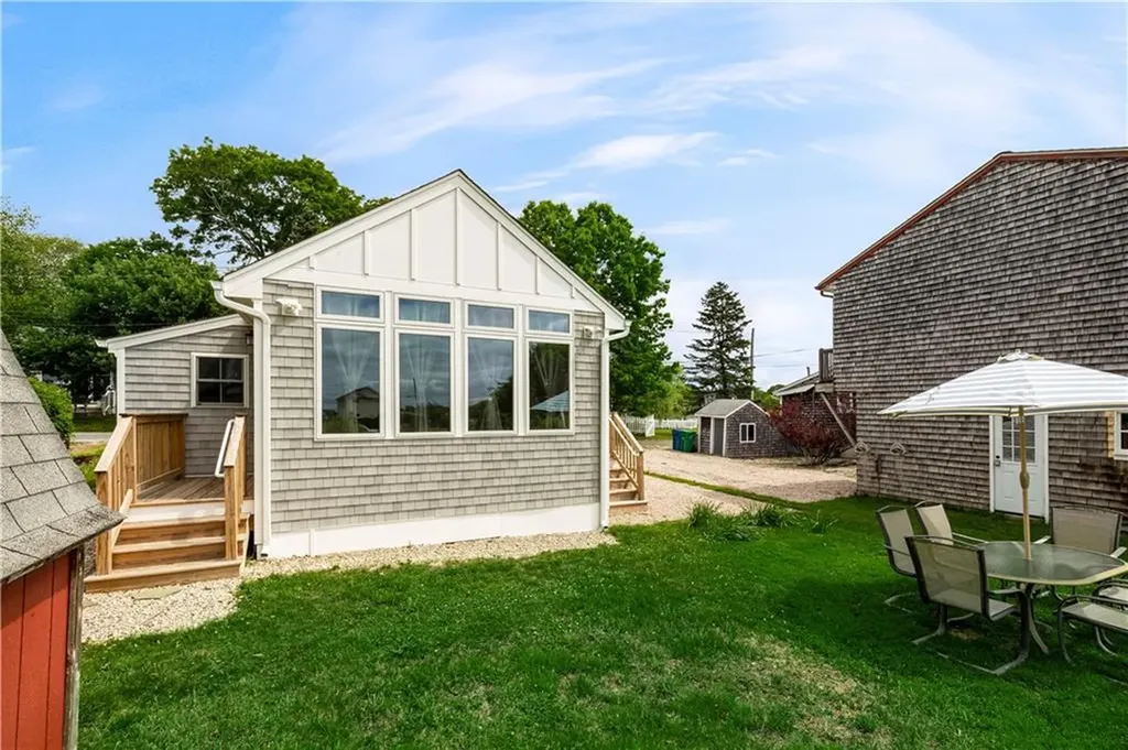 39 Edwards Avenue South Kingstown RI 02879