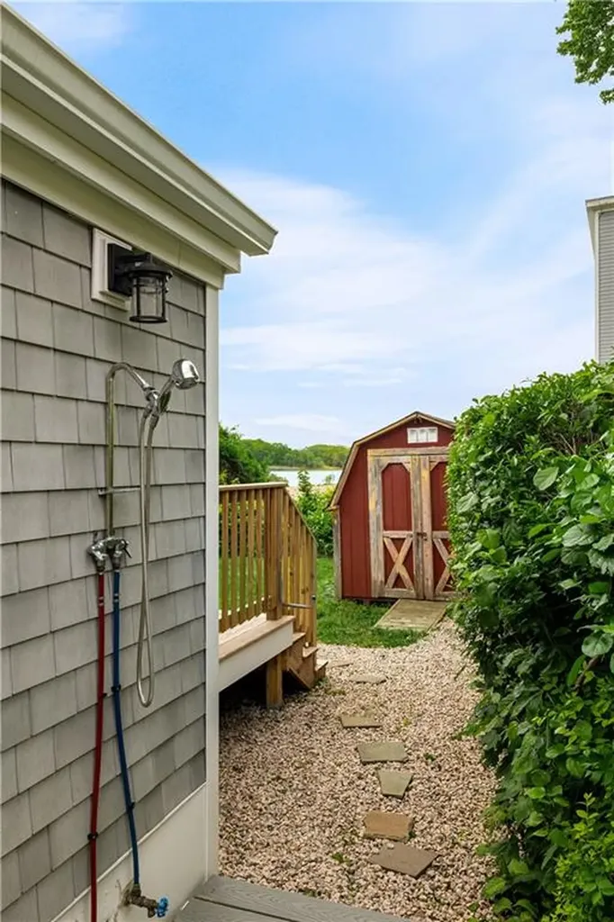 39 Edwards Avenue South Kingstown RI 02879