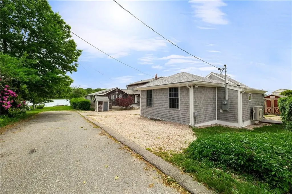 39 Edwards Avenue South Kingstown RI 02879