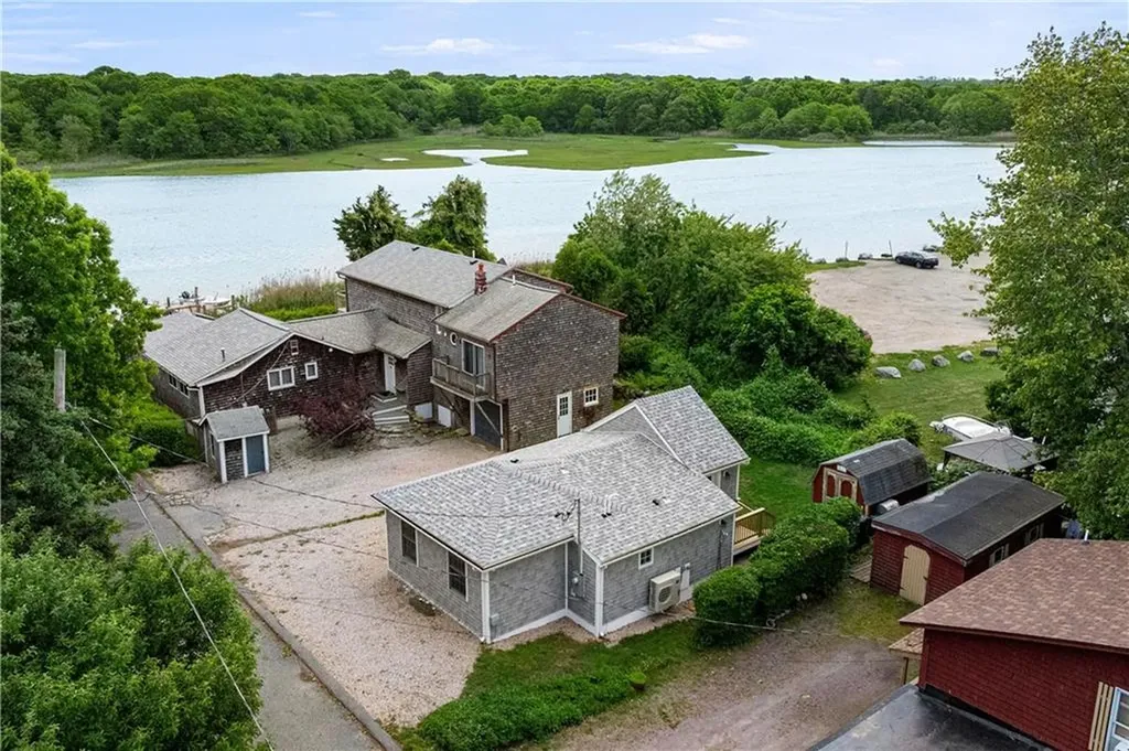 39 Edwards Avenue South Kingstown RI 02879
