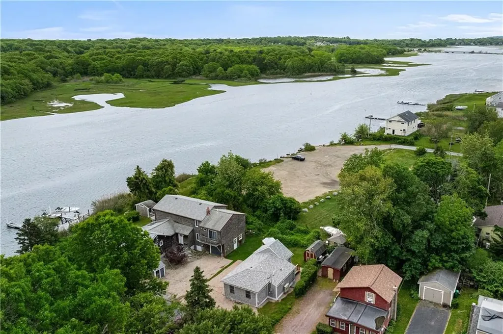 39 Edwards Avenue South Kingstown RI 02879