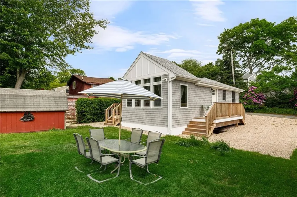 39 Edwards Avenue South Kingstown RI 02879