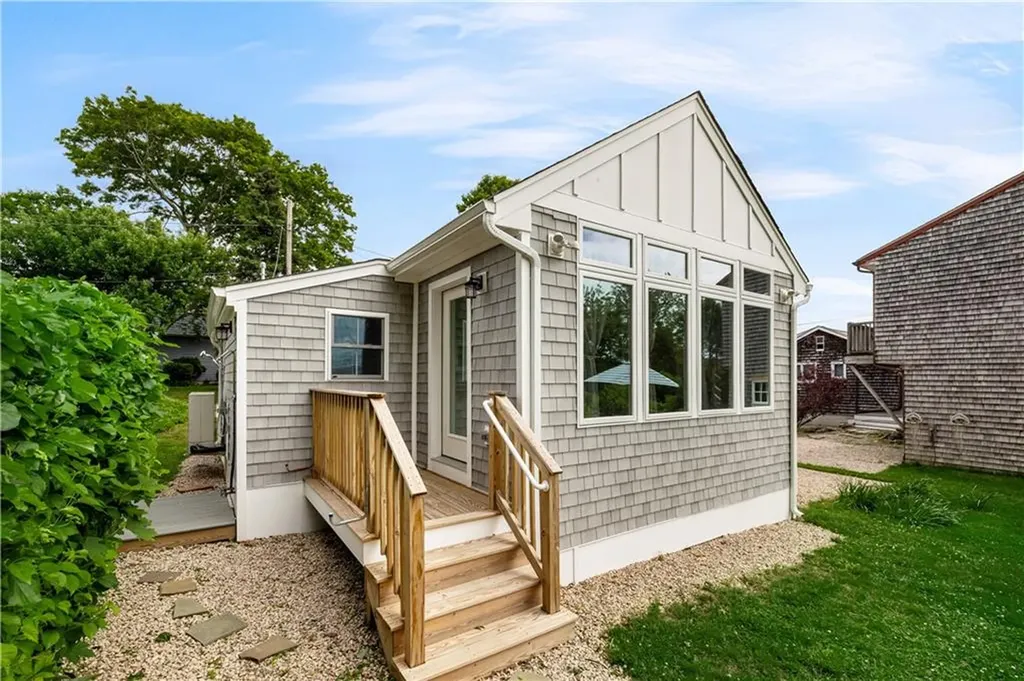 39 Edwards Avenue South Kingstown RI 02879