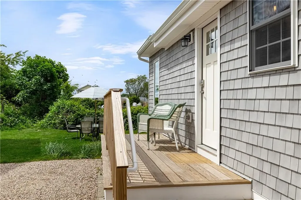 39 Edwards Avenue South Kingstown RI 02879