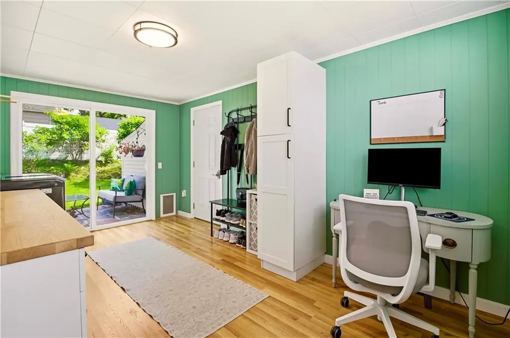 30 Monmouth Drive East Providence RI 02915