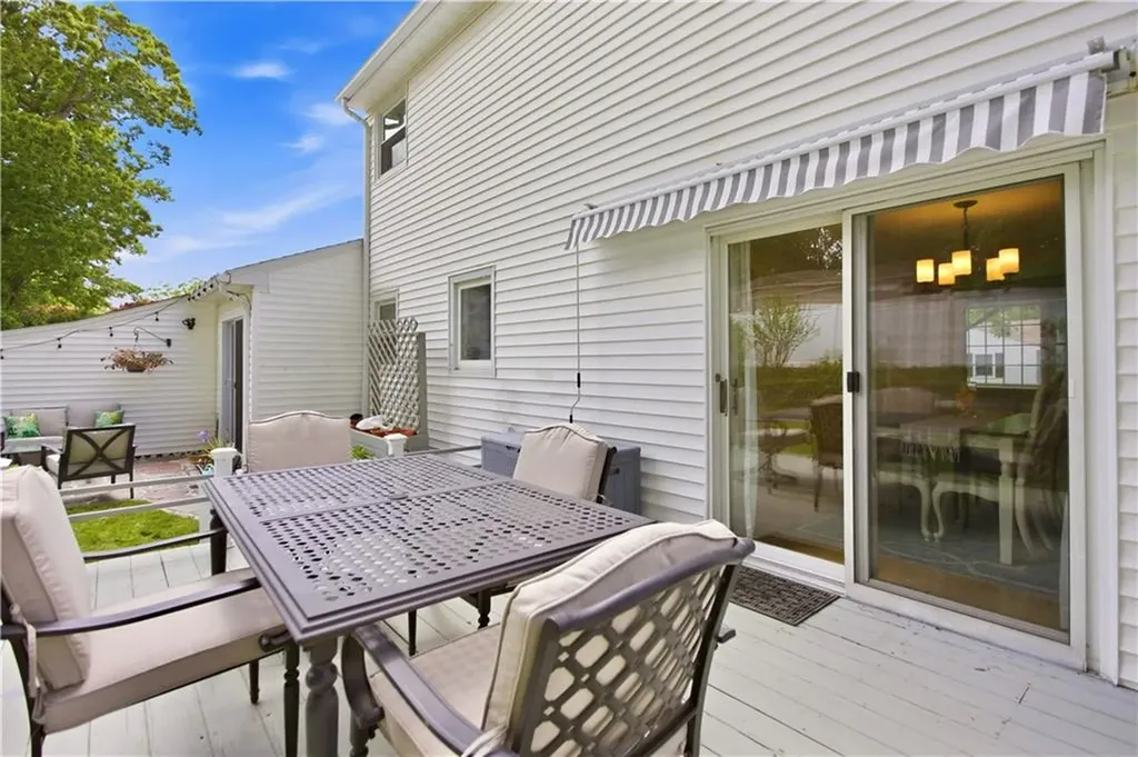 30 Monmouth Drive East Providence RI 02915