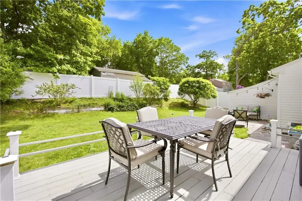 30 Monmouth Drive East Providence RI 02915