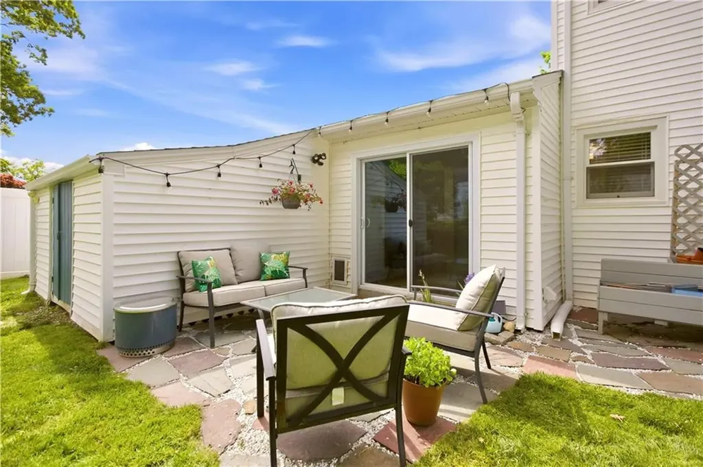 30 Monmouth Drive East Providence RI 02915