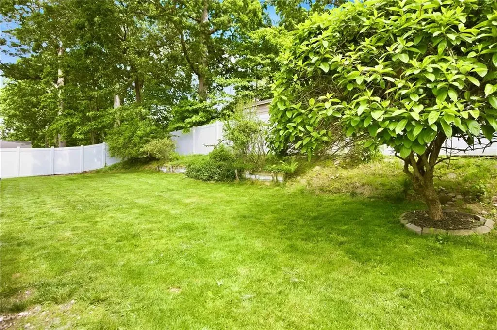 30 Monmouth Drive East Providence RI 02915