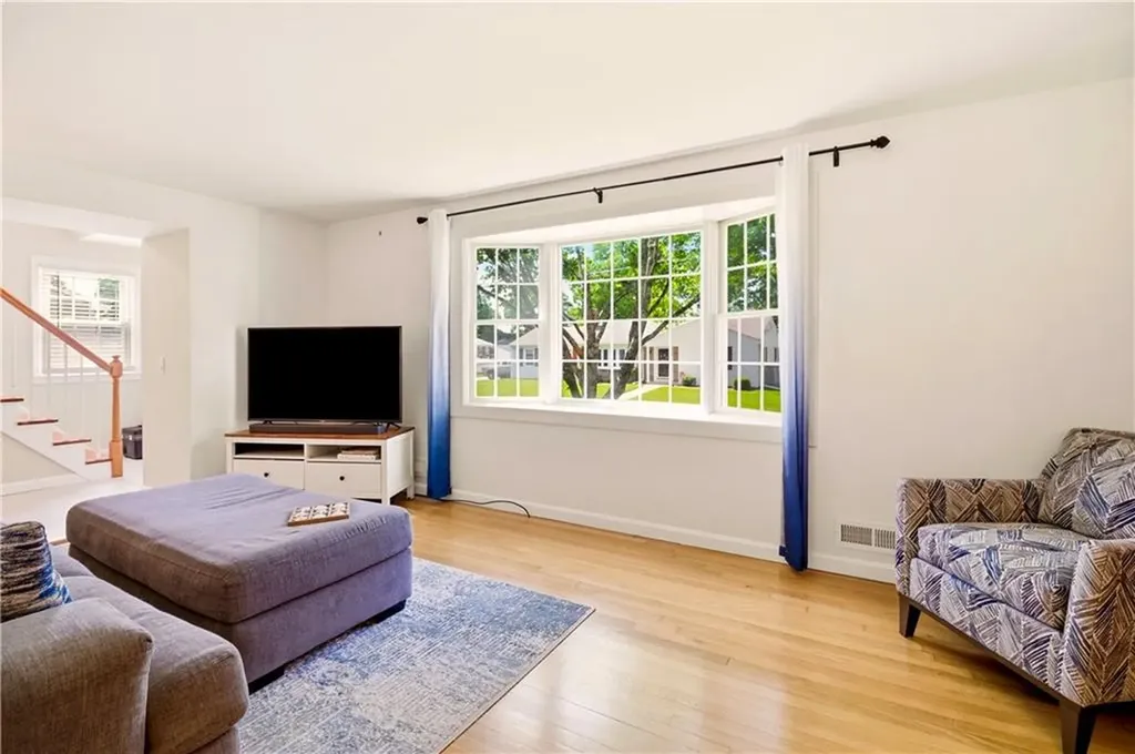 30 Monmouth Drive East Providence RI 02915