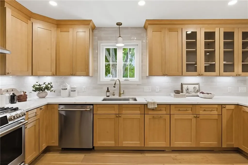 42 Orchard Avenue Barrington RI 02806
