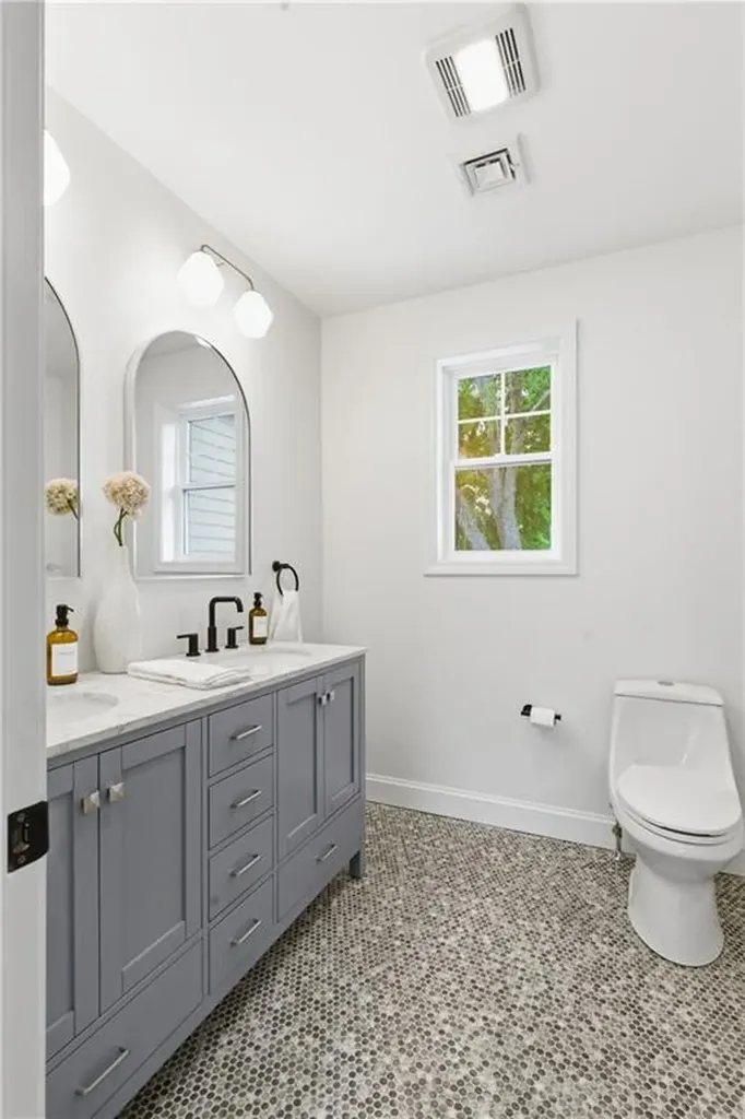 42 Orchard Avenue Barrington RI 02806