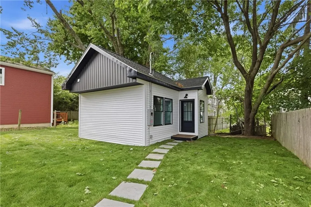42 Orchard Avenue Barrington RI 02806