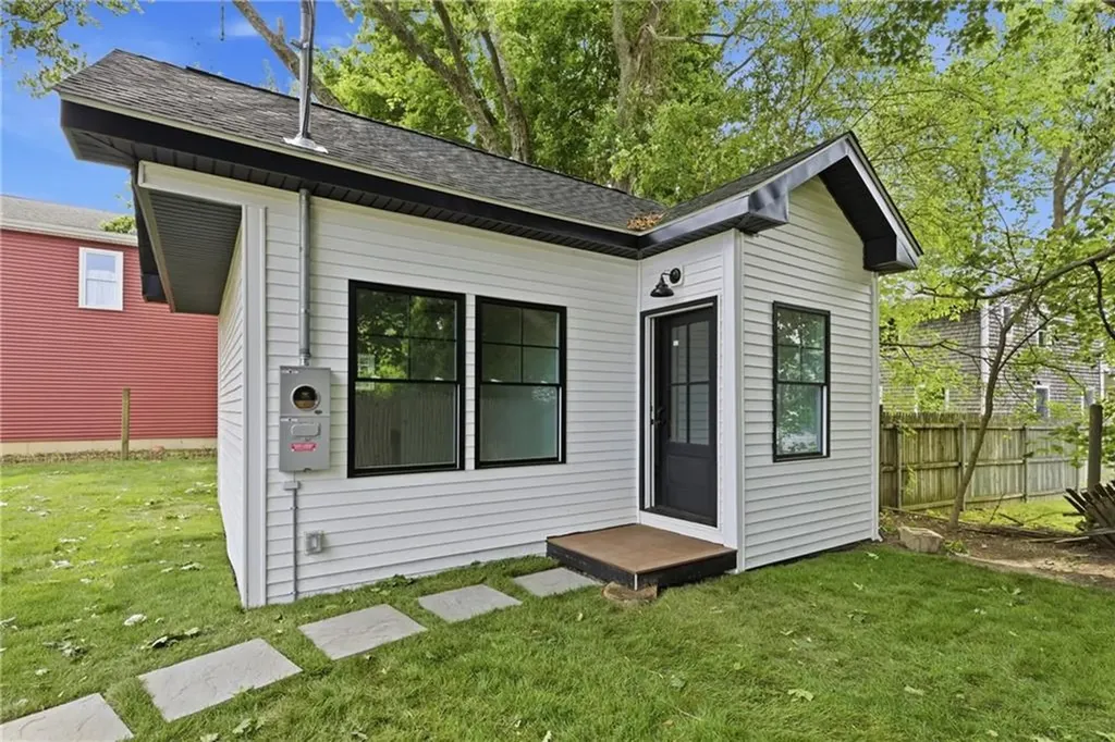 42 Orchard Avenue Barrington RI 02806