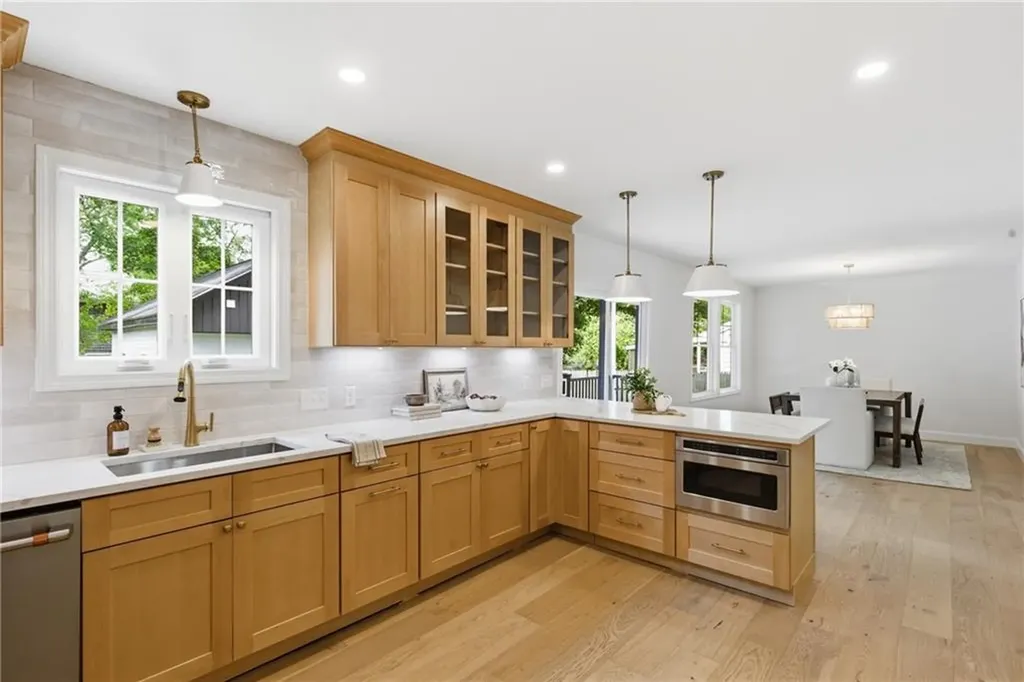 42 Orchard Avenue Barrington RI 02806