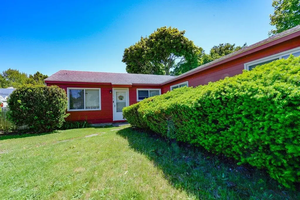 15 A & B Ludlow Road Middletown RI 02842