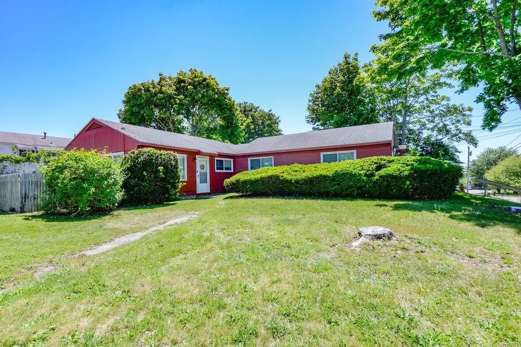 15 A & B Ludlow Road Middletown RI 02842