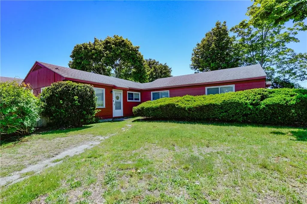 15 A & B Ludlow Road Middletown RI 02842