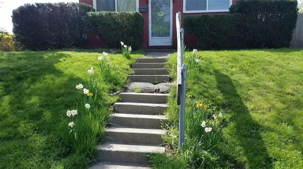 15 A & B Ludlow Road Middletown RI 02842