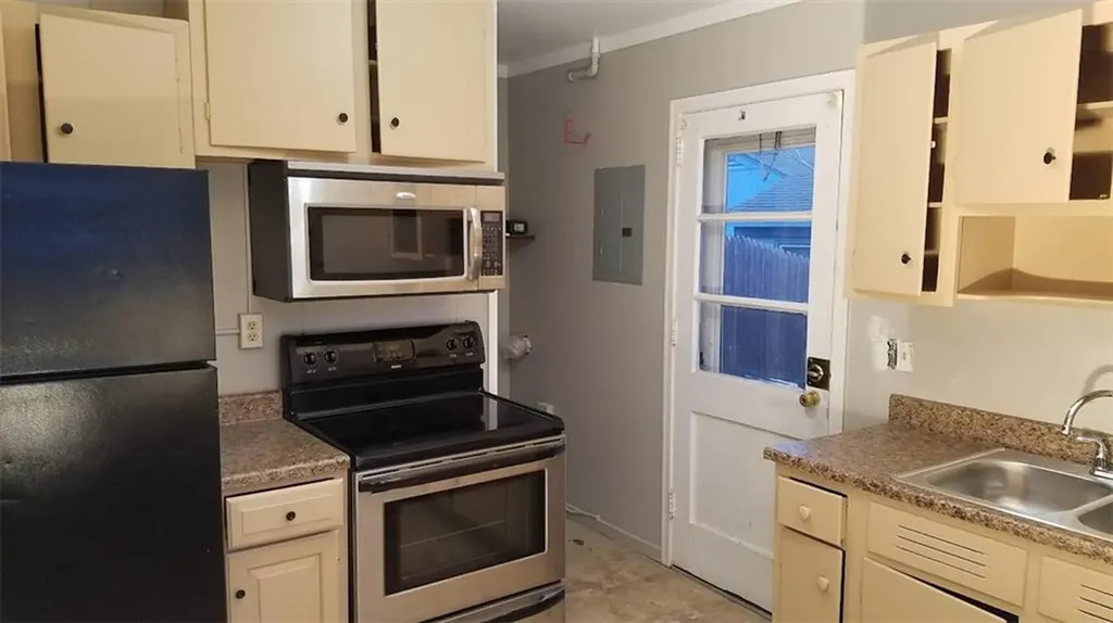 15 A & B Ludlow Road Middletown RI 02842