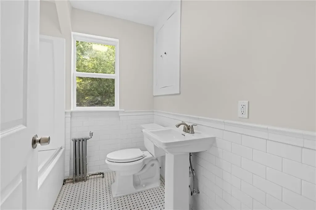 2915 Post Road Warwick RI 02886