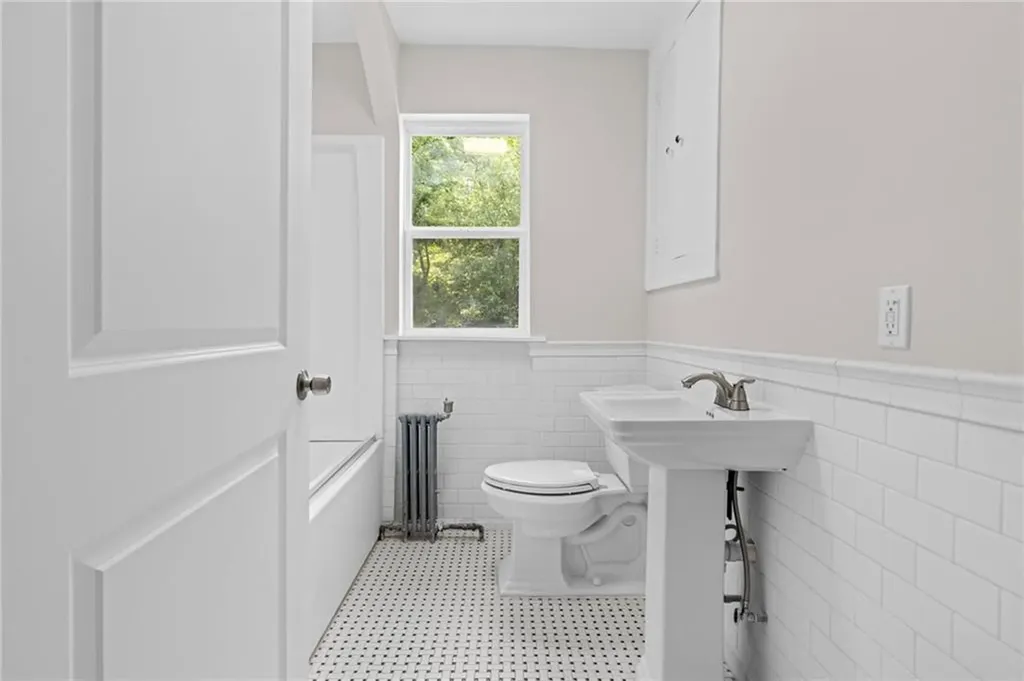 2915 Post Road Warwick RI 02886
