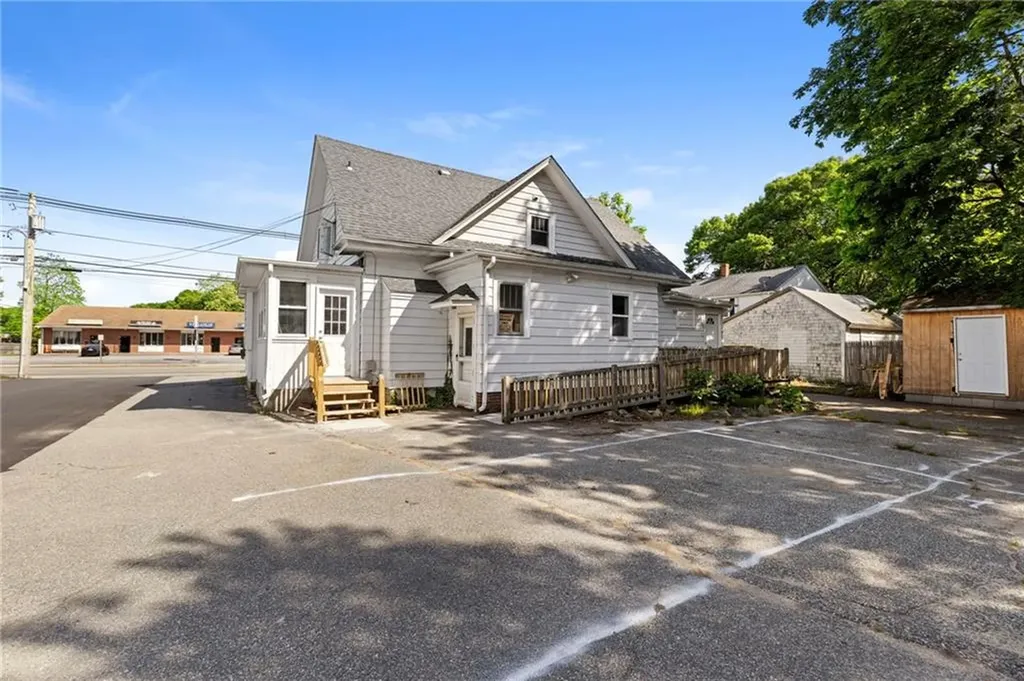 2915 Post Road Warwick RI 02886