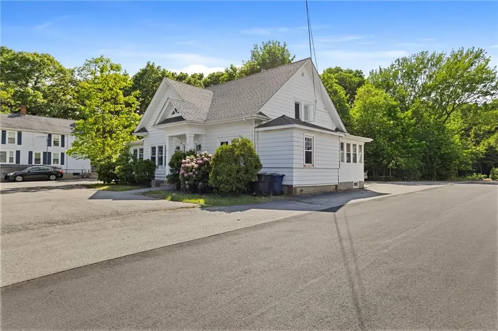 2915 Post Road Warwick RI 02886