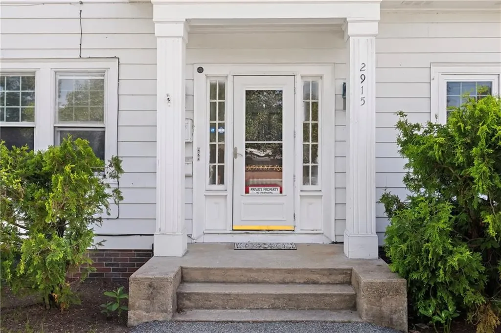 2915 Post Road Warwick RI 02886