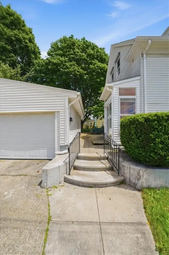123 Oxford Street Cranston RI 02920