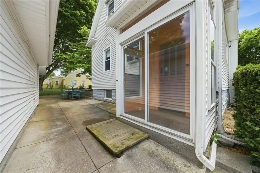 123 Oxford Street Cranston RI 02920
