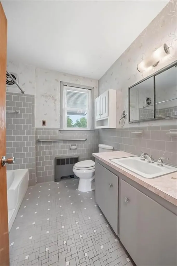 123 Oxford Street Cranston RI 02920