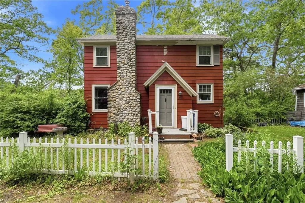 25 Pineland Street North Kingstown RI 02852
