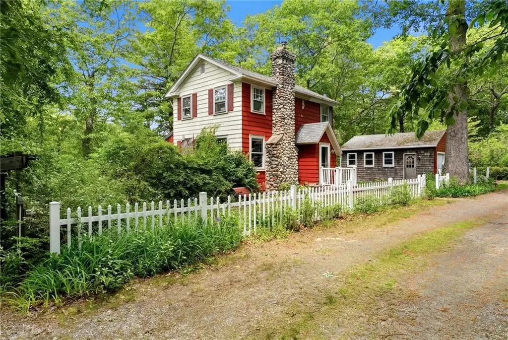 25 Pineland Street North Kingstown RI 02852