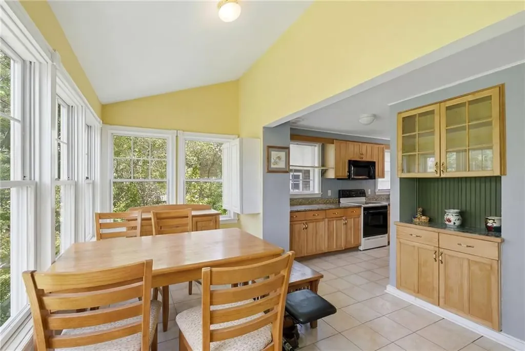 25 Pineland Street North Kingstown RI 02852