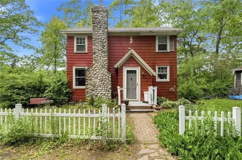 25 Pineland Street North Kingstown RI 02852