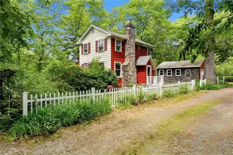 25 Pineland Street North Kingstown RI 02852